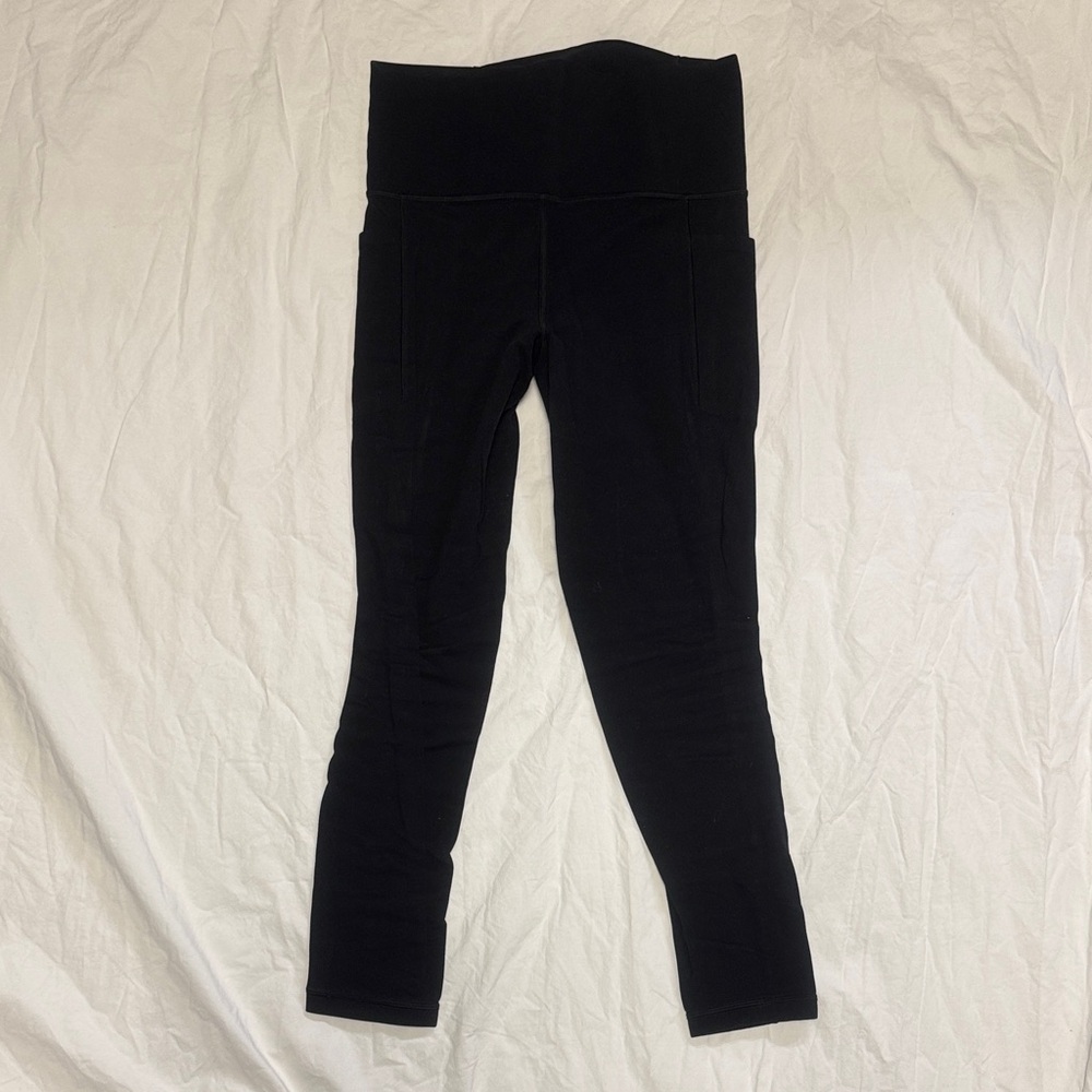 Athleta women’s Salutation Stash 7/8 leggings Black